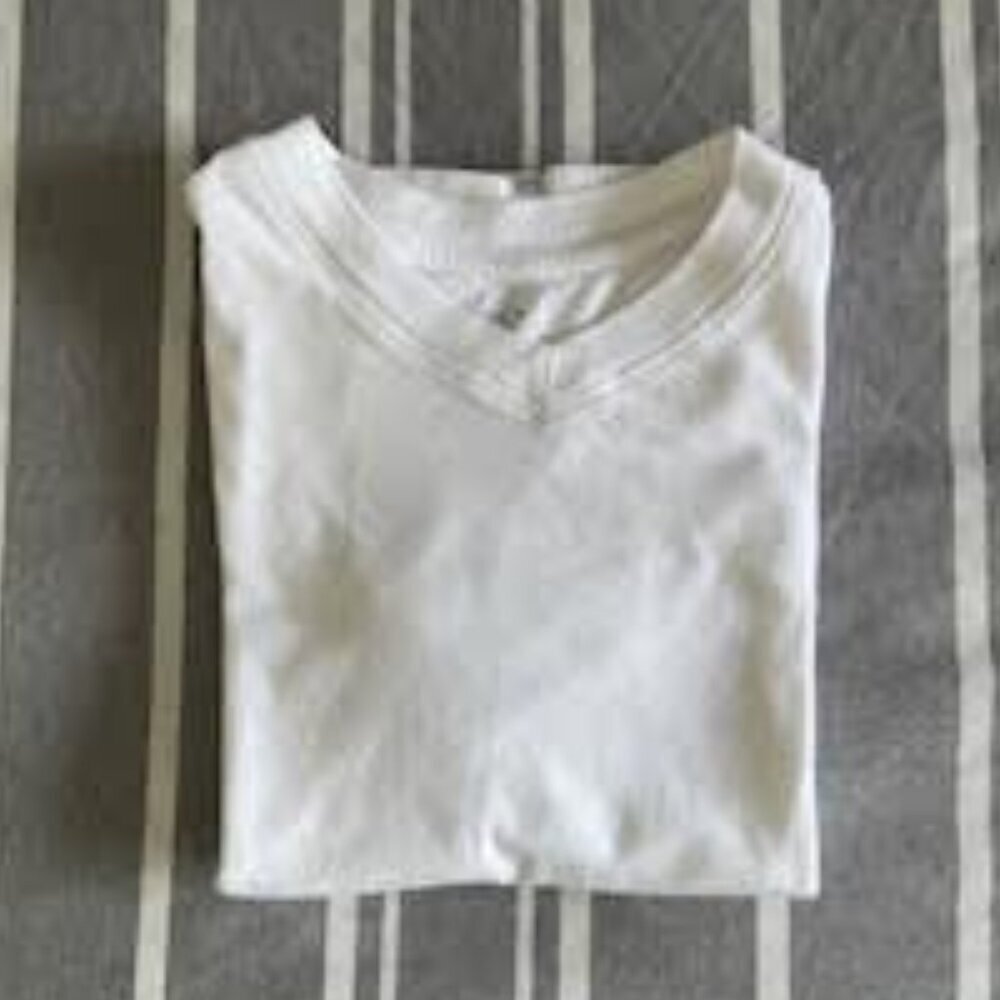 French Toast Boys' V-Neck Short Sleeve T-Shirt – Size 6/7 – White